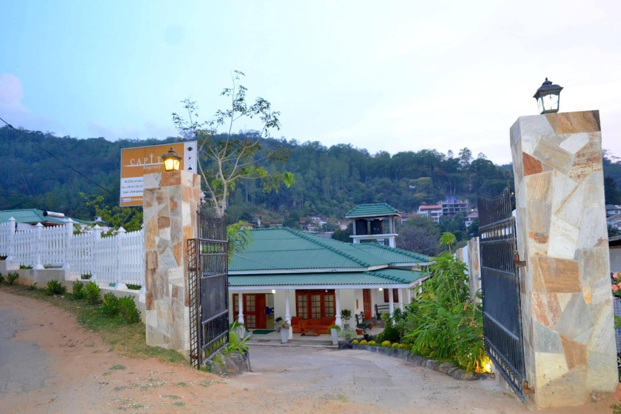 Capital Regency Hotel Kandy Luaran gambar